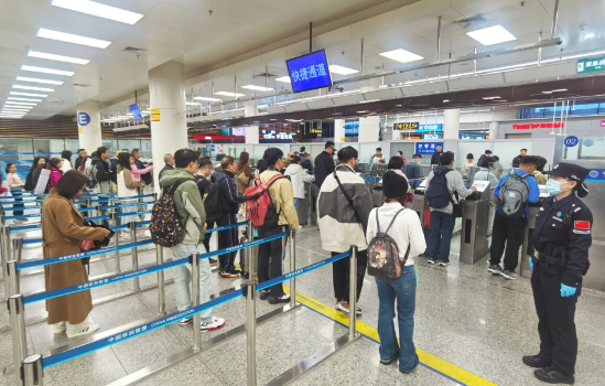 近7亿!2025年出入境人次创历史新高 2025年全出入境人次同比上升14.2%