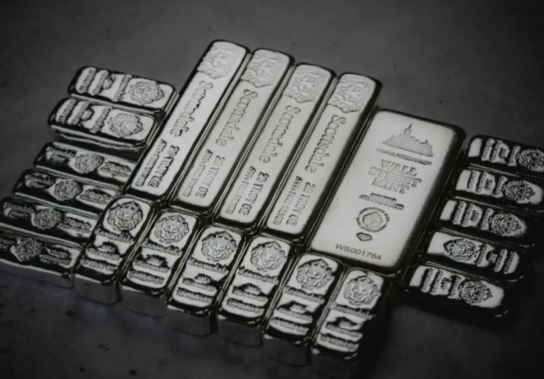 银饰从一口价变按克重计价 现货白银价格涨至25.63元/克