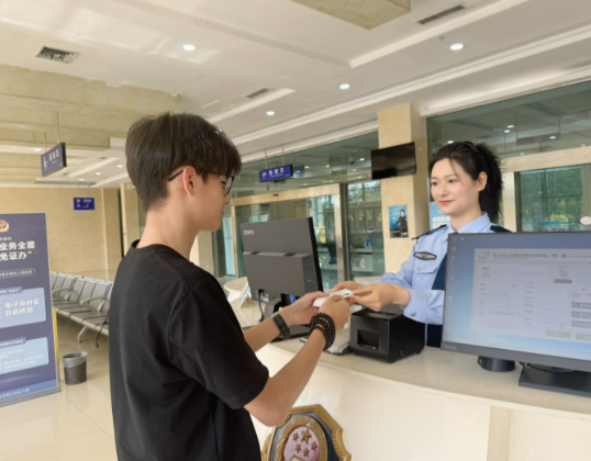 近7亿!2025年出入境人次创历史新高 2025年全出入境人次同比上升14.2%