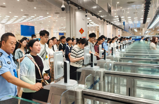 2025年全国共签发普通护照2089.7万 2025年我国出入境旅游人数增长迅猛