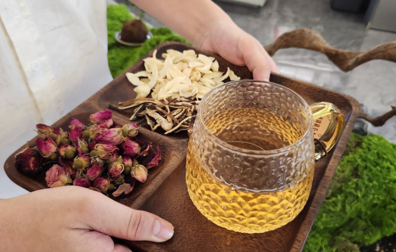 冬季喝茶有讲究吗？不同体质适合的冬季养生茶饮配方！