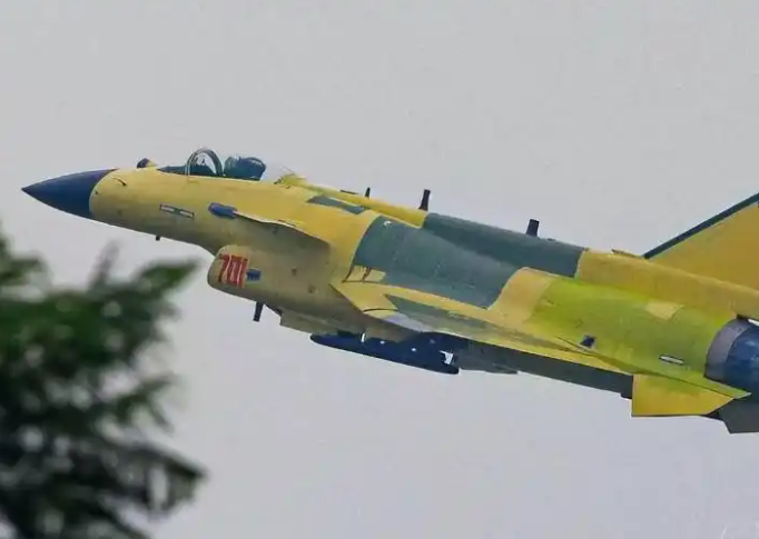 “黄皮”歼-20A来了,全球首款“5.5代机”进入高速量产时代 “黄皮”歼-20A来了,全球首款“5.5代机”进入高速量产时代