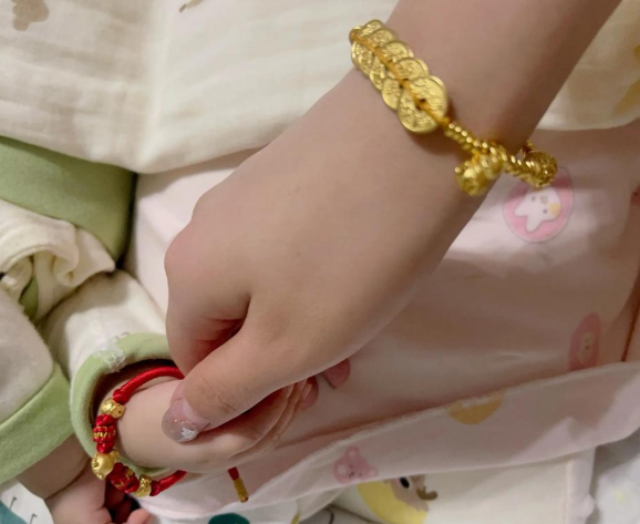 金饰克价涨到1708元!一夜大涨94元 COMEX黄金期货盘中突破5600美元