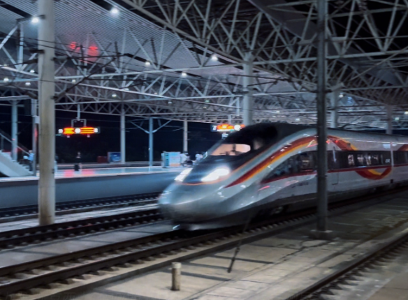 春运将开行夜间高铁近1000列 春节期间铁路客座能力同比增长5.3%