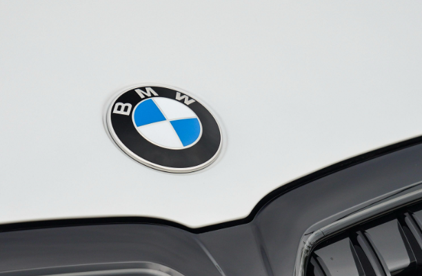 宝马下月起全面启用新Logo,2月全系启用M标或将同步升级 宝马下月起全面启用新Logo,2月全系启用M标或将同步升级