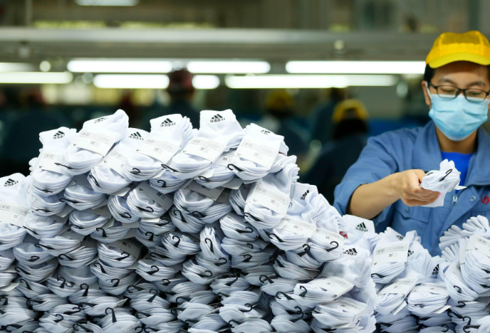 2025年纺织服装累计出口2938.1亿美元 纺织服装累计出口同比下降2.4%