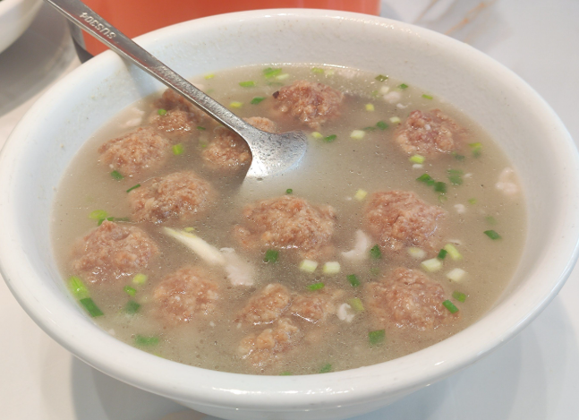 男子连吃7天贡丸汤确诊尿毒症,高汤高嘌呤易致痛风急性发作 男子连吃7天贡丸汤确诊尿毒症,高汤高嘌呤易致痛风急性发作