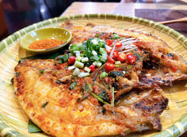 英国首相斯塔默现身三里屯吃云南菜，斯塔默到访第一餐