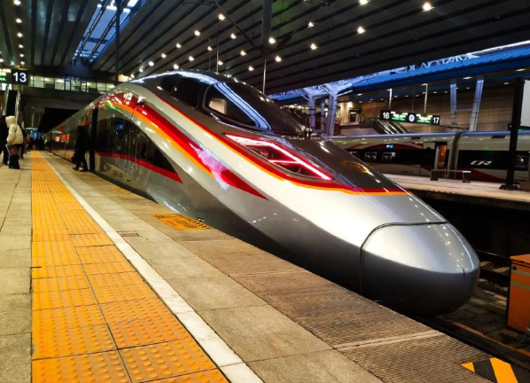 春运将开行夜间高铁近1000列 春节期间铁路客座能力同比增长5.3%