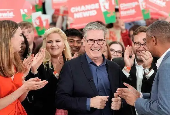 英国访华团的尊重！英国访华团全员用筷子不让上刀叉