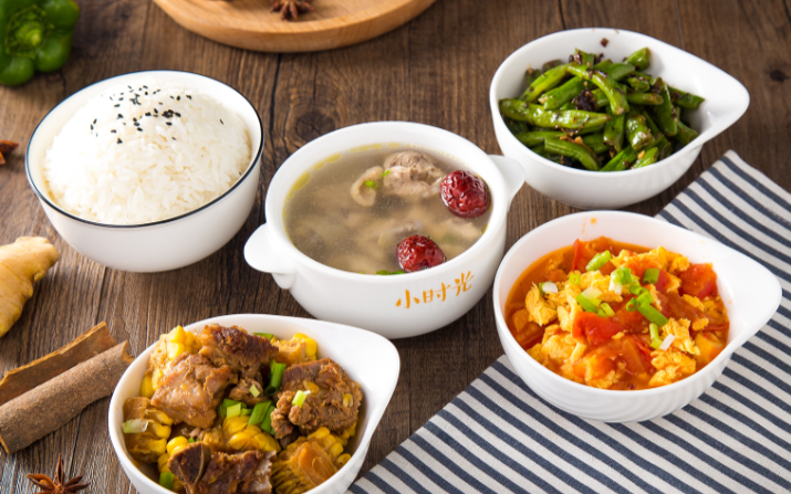 糖尿病患者如何吃年饭?2025年血糖监控表与专属年菜单! 糖尿病患者如何吃年饭?2025年血糖监控表与专属年菜单!