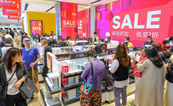 海南离岛免税购物金额突破100亿元 海南离岛免税购物人数达132.6万人次