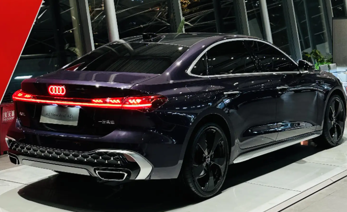 奥迪A5L燃擎星驰版上市 奥迪A5L燃擎星驰版配银河星空顶26.78 万元