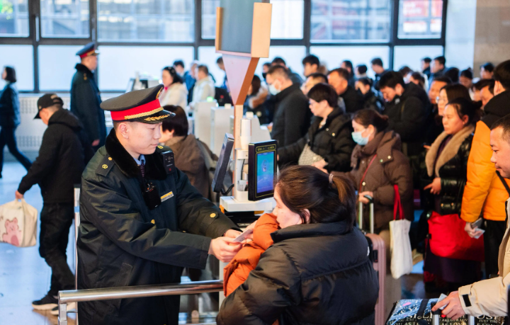 最大规模春运将启预计95亿人次出行 将创历史新高的春运如何保障？