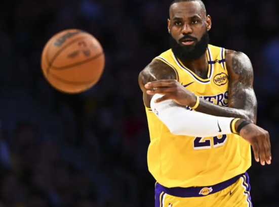 詹姆斯连续22年入选NBA全明星 詹姆斯以替补身份入选2026年NBA全明星西部阵容