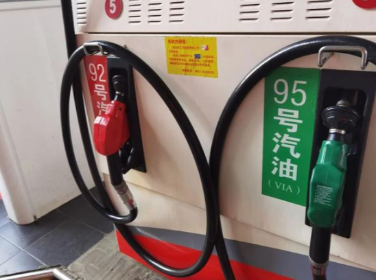 多地92号汽油或逼近7元大关 地缘局势紧张导致国际油价持续上涨