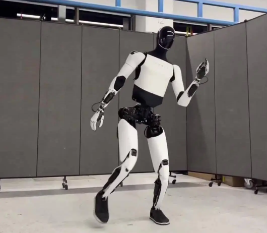 特斯拉第三代通用型人形机器人即将亮相 特斯拉第三代人形机器人升级自主学习能力