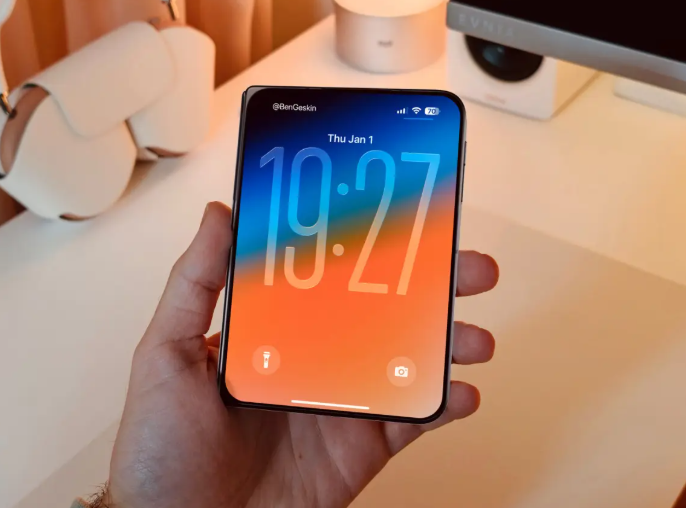 折叠版iPhone Fold外观细节出炉，外屏只有5.3英寸