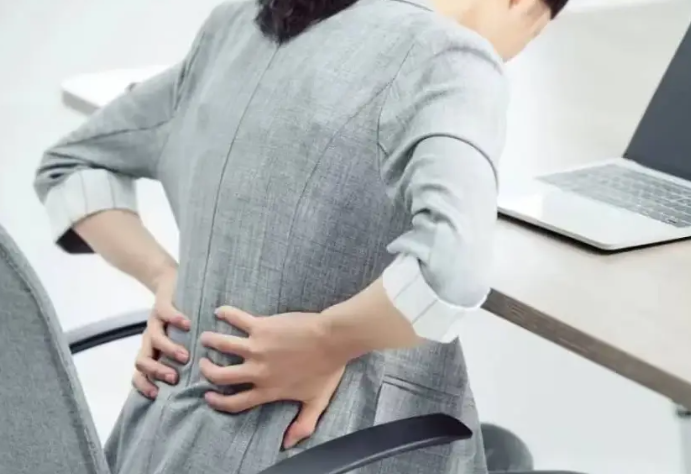 久坐久站是“健康杀手”！久坐久站族的脊柱健康攻略