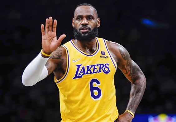 詹姆斯连续22年入选NBA全明星 詹姆斯以替补身份入选2026年NBA全明星西部阵容