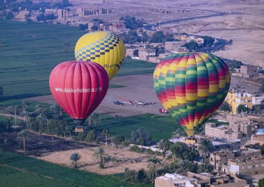 春节9天假期点燃跨境旅游热潮 2026年春节出境游预订量超越2025年同期 春节9天假期点燃跨境旅游热潮 2026年春节出境游预订量超越2025年同期