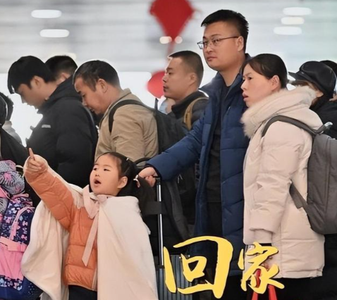 大哥请假凑足1个月回家过年：钱挣不完，每年只回家一次
