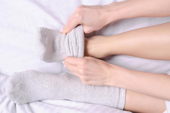 双脚长时间发凉的原因可能有哪些 双脚长时间发凉应该如何缓解