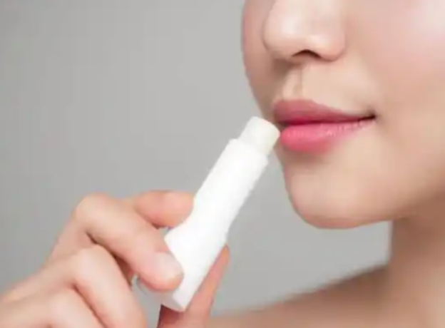 冬季唇炎反复难愈？2026冬季唇部护理成分避坑与修复指南