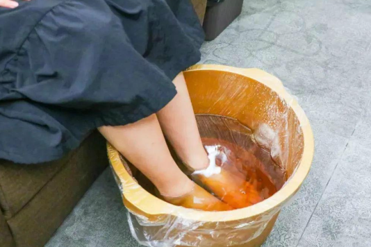 双脚长时间发凉的原因可能有哪些 双脚长时间发凉应该如何缓解