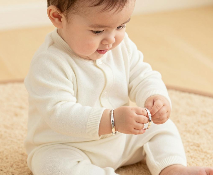 经常戴银手镯宝宝会变笨吗?如何预防银饰引起的幼儿铅中毒?