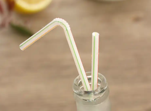 医生提醒不要长期用吸管喝水，吸管喝水竟暗藏5大健康隐患