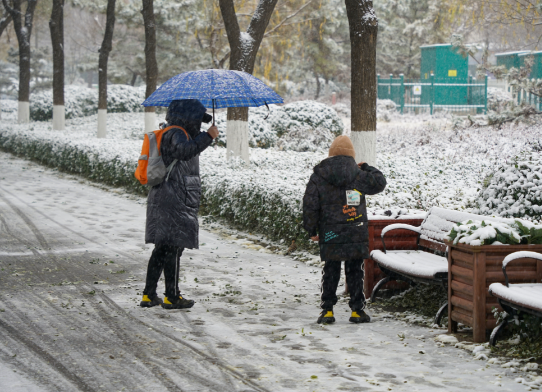 5日至7日我国中东部将有寒潮雨雪天气 未来三天长江中下游局地有大到暴雪 5日至7日我国中东部将有寒潮雨雪天气 未来三天长江中下游局地有大到暴雪