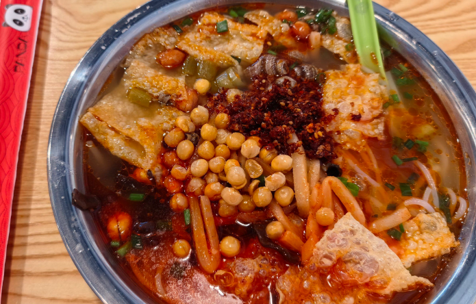 奶茶品牌开螺蛳粉店定价55元一碗！知名奶茶入局柳州螺蛳粉引热议！