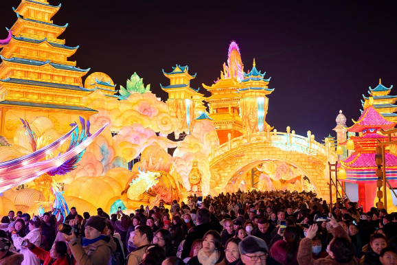 自贡灯会把天宫搬下来过年了 自贡灯会有哪些特别之处 自贡灯会把天宫搬下来过年了 自贡灯会有哪些特别之处