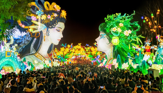 自贡灯会把天宫搬下来过年了 自贡灯会有哪些特别之处 自贡灯会把天宫搬下来过年了 自贡灯会有哪些特别之处