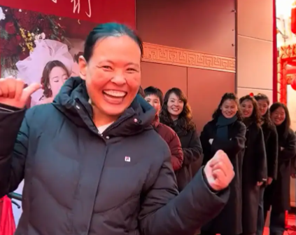 九个姑姑参加大侄子的婚礼！九个姑姑组团送亲打破老禁忌