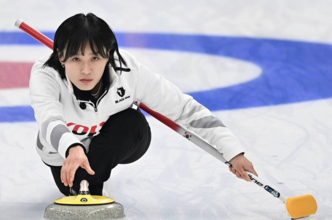 米兰冬奥会开赛第一天,米兰冬奥会冰壶混双首轮比赛遭遇停电 米兰冬奥会开赛第一天,米兰冬奥会冰壶混双首轮比赛遭遇停电