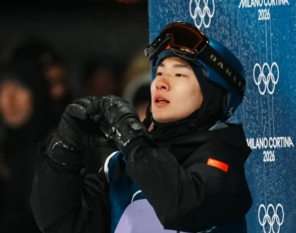 苏翊鸣惊天逆袭晋级决赛 苏翊鸣以第四名晋级米兰冬奥会男子单板滑雪大跳台决赛 苏翊鸣惊天逆袭晋级决赛 苏翊鸣以第四名晋级米兰冬奥会男子单板滑雪大跳台决赛