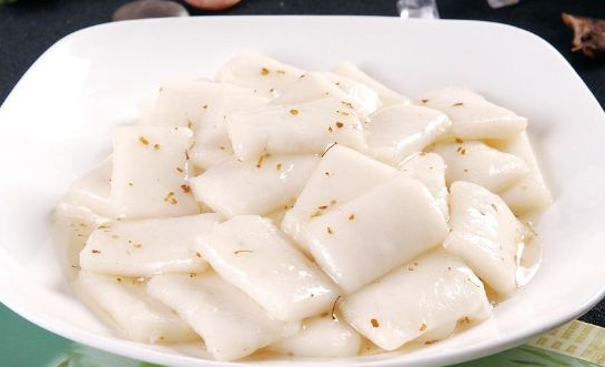 春节吃年糕噎住如何急救？2026年年糕噎住急救吞咽技巧