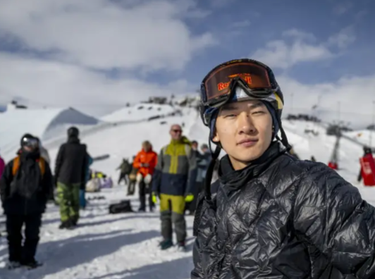 苏翊鸣惊天逆袭晋级决赛 苏翊鸣以第四名晋级米兰冬奥会男子单板滑雪大跳台决赛 苏翊鸣惊天逆袭晋级决赛 苏翊鸣以第四名晋级米兰冬奥会男子单板滑雪大跳台决赛