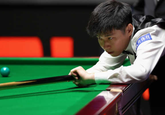赵心童首夺斯诺克世界大奖赛冠军 赵心童在职业赛中五进决赛全部获胜