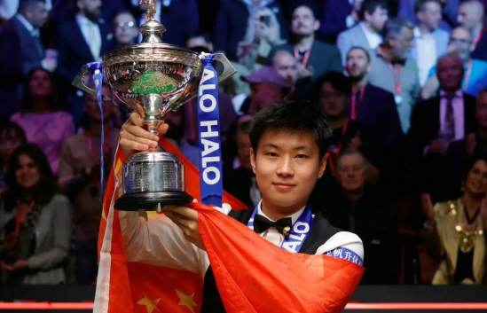 赵心童首夺斯诺克世界大奖赛冠军 赵心童在职业赛中五进决赛全部获胜