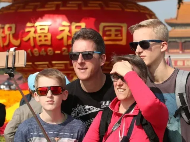 老外来中国过年的订单爆了！全球游客突然涌向中国春节