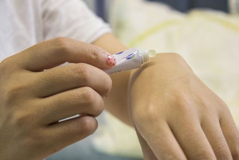 酒精过敏引发呼吸困难怎么处理？2026年节日饮酒健康应对参考