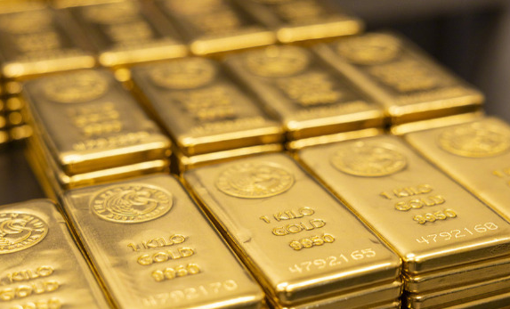 现货黄金重回5000美元，国内金饰克价突破1560元