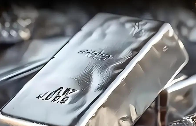 沪银主力涨近8%！国投白银LOF涨超8%！