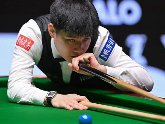 赵心童首夺斯诺克世界大奖赛冠军 赵心童在职业赛中五进决赛全部获胜