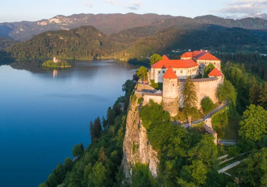 斯洛文尼亚有哪些地方值得去游玩 什么季节适合去斯洛文尼亚旅游 斯洛文尼亚有哪些地方值得去游玩 什么季节适合去斯洛文尼亚旅游