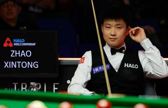 赵心童首夺斯诺克世界大奖赛冠军 赵心童在职业赛中五进决赛全部获胜