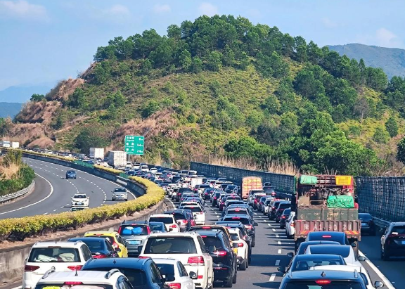 春运第一周超14亿人次跨区域出行 春运第一周跨区域出行人次同比增长2.0%